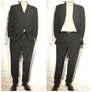 Hugo Boss Men’s suit - Size 50 Euro / 40R US